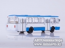 Автоминиатюра модели - Автобус городской ЛиАЗ-677М бело-синий Советский Автобус