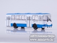 Автоминиатюра модели - Автобус городской ЛиАЗ-677М бело-синий Советский Автобус