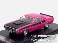 Автоминиатюра модели - Dodge Challenger T/A 1970 розовый / черный Premium X