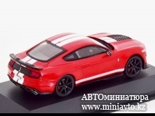 Автоминиатюра модели - Ford Mustang Shelby GT500 Fast Track 2020 red/white Solido