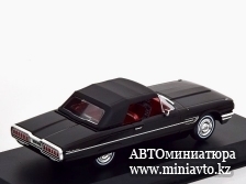 Автоминиатюра модели - Ford Thunderbird Convertible roof closed 1966 black Greenlight