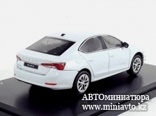 Автоминиатюра модели - Skoda Octavia IV metallic-white, 2020 Abrex