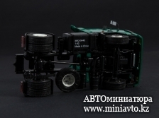 Автоминиатюра модели - МАЗ-5440 с полуприцепом МАЗ-9758 Автоистория 