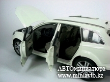 Автоминиатюра модели - Audi Q7 white Kyosho 1:18 