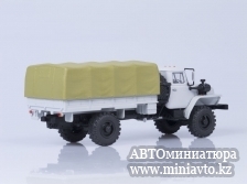 Автоминиатюра модели - Урал 43206 4х4 бортовой с тентом белый Автоистория