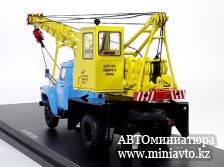 Автоминиатюра модели - Автокран АК-75В (на шасси ЗИЛ-130) голубая кабина/жёлтый 1:43 SSM