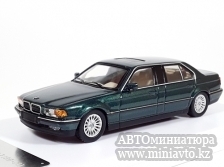 Автоминиатюра модели - BMW E38 7-Series L7 1998 - 2001 Green 1:64 DCM