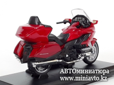 Автоминиатюра модели - HONDA  GOLD WING 2020 red 1:18 Welly 