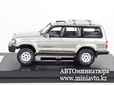 Автоминиатюра модели - TOYOTA Land Cruiser J8 (1990), Gold 1:64 KengFai