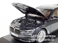 Автоминиатюра модели - BMW 750li DARK Grey 1:18 i-Scale