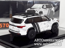 Автоминиатюра модели - Toyota Sequoia Pro TRD white 1:64 GCD