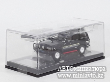 Автоминиатюра модели - Toyota Land Cruiser J8 (1990) black с багажом 1:64 KengFai