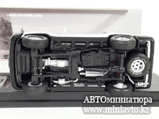 Автоминиатюра модели - Toyota Land Cruiser LC 80 white 1:64 Kengfai