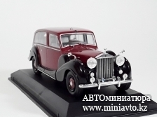 Автоминиатюра модели - Rolls-Royce Phantom IV 1952 Black/Marroon 1:43 Norev