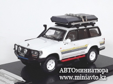 Автоминиатюра модели - TOYOTA Land Cruiser J8 (1990) White с багажом 1:64 KengFai
