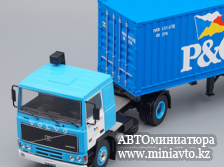 Автоминиатюра модели - VOLVO F10 c полуприцепом-контейнеровозом и 20-футовыми контейнерами "P&O" 1983 Blue IXO