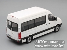 Автоминиатюра модели - VOLKSWAGEN Crafter Bus, white Cararama  1:24