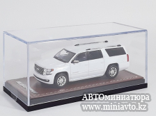 Автоминиатюра модели - Chevrolet Suburben white 1:64 GOC