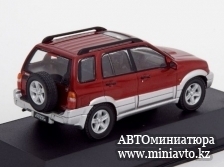 Автоминиатюра модели - Suzuki Grand Vitara, red met.-silver, 2001 Triple 9