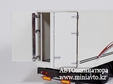 Автоминиатюра модели - VOLVO Central Axle Trailer White 1:43 MOTORART