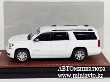 Автоминиатюра модели - Chevrolet Suburben white 1:64 GOC