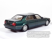 Автоминиатюра модели - BMW E38 7-Series L7 1998 - 2001 Green 1:64 DCM