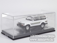 Автоминиатюра модели - Toyota Land Cruiser LC 80 white 1:64 Kengfai