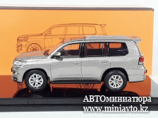 Автоминиатюра модели - Toyota Land Cruiser LC 200 grey 1:64 GCD