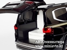 Автоминиатюра модели - Toyota LAND CRUISER 300  Black 1:18 CPM junior series
