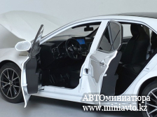 Автоминиатюра модели - Toyota CAMRY White 2023 1:18 CPM junior series