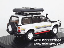 Автоминиатюра модели - TOYOTA Land Cruiser J8 (1990) White с багажом 1:64 KengFai