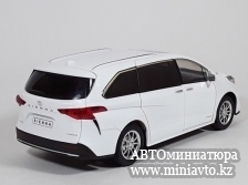 Автоминиатюра модели - Toyota Sienna Minivan Hybrid  White 1:24 CPM junior series
