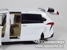 Автоминиатюра модели - Toyota Sienna Minivan Hybrid  White 1:24 CPM junior series