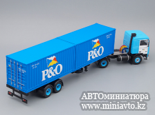Автоминиатюра модели - VOLVO F10 c полуприцепом-контейнеровозом и 20-футовыми контейнерами "P&O" 1983 Blue IXO