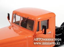 Автоминиатюра модели - КрАЗ-256 Б1, самосвал (оранжевая кабина,тёмнозелёный кузов) 1:43 SSM