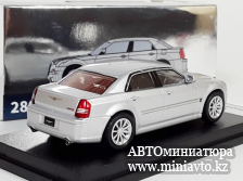 Автоминиатюра модели - Chrysler 300 С  SRT8 silver 1:64 DCT