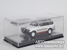 Автоминиатюра модели - TOYOTA Land Cruiser J8 (1990) White с багажом 1:64 KengFai
