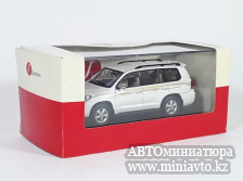 Автоминиатюра модели - Toyota Land Cruiser 200 VXR V8 2010  White 1:43 J-Collection