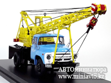 Автоминиатюра модели - Автокран АК-75В (на шасси ЗИЛ-130) голубая кабина/жёлтый 1:43 SSM