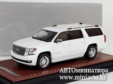 Автоминиатюра модели - Chevrolet Suburben white 1:64 GOC