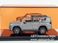 Автоминиатюра модели - Toyota Land Cruiser LC 300 grey 1:64 GCD