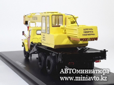 Автоминиатюра модели - Автокран КС-3575А (133ГЯ )аварийная служба, желтый / красный 1:43 SSM