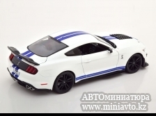 Автоминиатюра модели - Ford Shelby Mustang GT500 2020 white/darkblue 1:18 Maisto