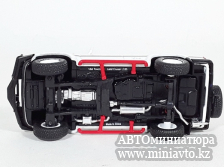 Автоминиатюра модели - TOYOTA Land Cruiser J8 (1990) White с багажом 1:64 KengFai