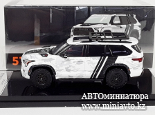 Автоминиатюра модели - Toyota Sequoia Pro TRD white 1:64 GCD