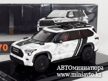 Автоминиатюра модели - Toyota Sequoia Pro TRD white 1:64 GCD