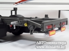 Автоминиатюра модели - VOLVO Central Axle Trailer White 1:43 MOTORART