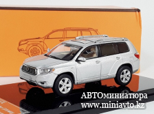 Автоминиатюра модели - Toyota Highlander silver 1:64 GCD