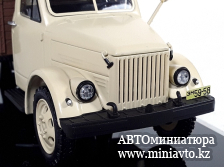 Автоминиатюра модели - ГАЗ-51А бортовой, беж/коричневый 1:43 DiP Models