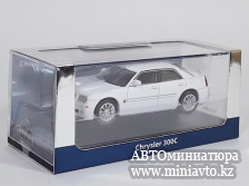 Автоминиатюра модели - Chrysler 300 С  SRT8 white 1:64 DCT